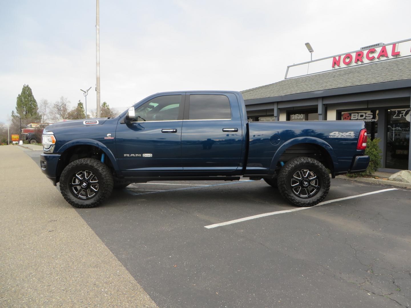 2022 BLUE /BROWN RAM 2500 Limited Longhorn Crew Cab SWB 4WD (3C6UR5GL7NG) with an 6.7L L6 OHV 24V TURBO DIESEL engine, 6A transmission, located at 2630 Grass Valley Highway, Auburn, CA, 95603, (530) 508-5100, 38.937893, -121.095482 - Beautiful Ram Limited Longhorn with a level kit, 20" Fittipaldi wheels, Toyo Open Country RT Trail tires, and a Demco 18K sliding 5th wheel hitch. - Photo#7